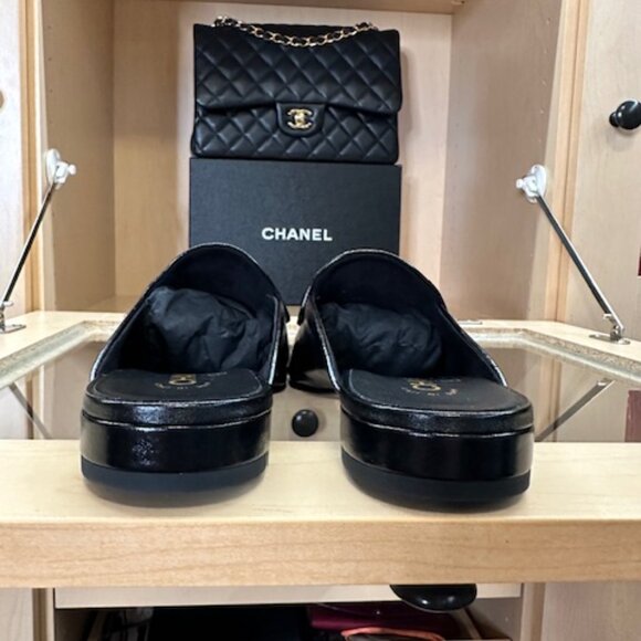 Chanel Interlocking CC Logo Leather Mules Women's Size 38.5 Brand New in Box - Picture 8 of 10